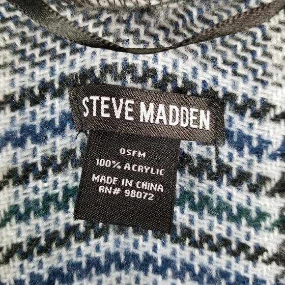 Steve Madden Shawl Open Front Poncho Checked Plaid Wrap Layer OSFM Fringe Soft - Picture 3 of 6